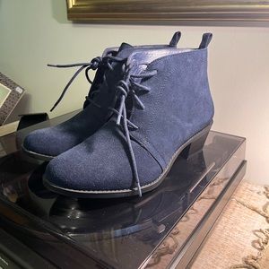 *EUC* Vionic Blue Suede Lace-Up Booties